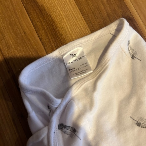 4 infant swaddles - Picture 2 of 5